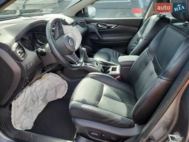 Серый Ниссан Rogue Sport, объемом двигателя 2 л и пробегом 64 тыс. км за 3000 $, фото 6 на Automoto.ua