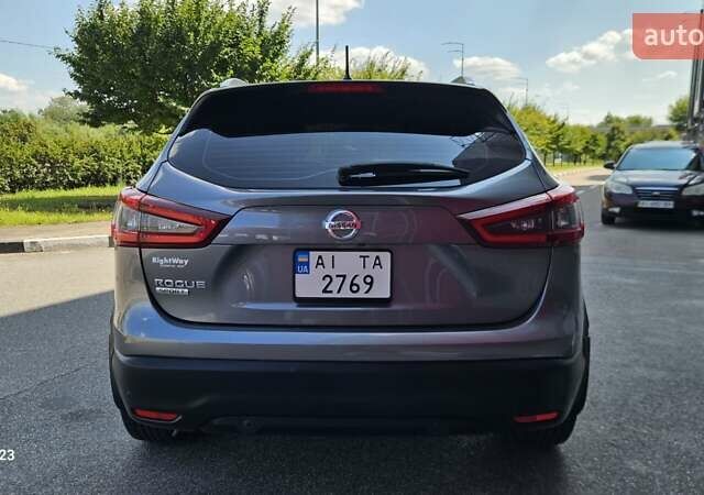 Серый Ниссан Rogue Sport, объемом двигателя 2 л и пробегом 99 тыс. км за 15999 $, фото 6 на Automoto.ua