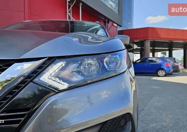 Серый Ниссан Rogue Sport, объемом двигателя 2 л и пробегом 99 тыс. км за 15999 $, фото 1 на Automoto.ua