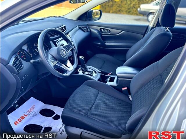 Серый Ниссан Rogue Sport, объемом двигателя 20 л и пробегом 72 тыс. км за 15300 $, фото 5 на Automoto.ua