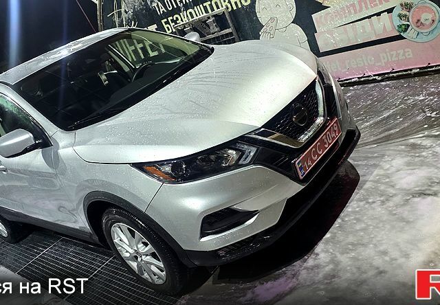 Серый Ниссан Rogue Sport, объемом двигателя 20 л и пробегом 72 тыс. км за 15300 $, фото 7 на Automoto.ua