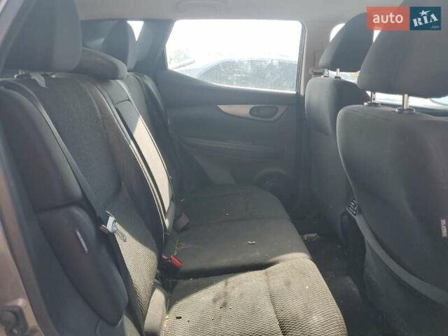 Серый Ниссан Rogue Sport, объемом двигателя 2 л и пробегом 119 тыс. км за 11950 $, фото 7 на Automoto.ua