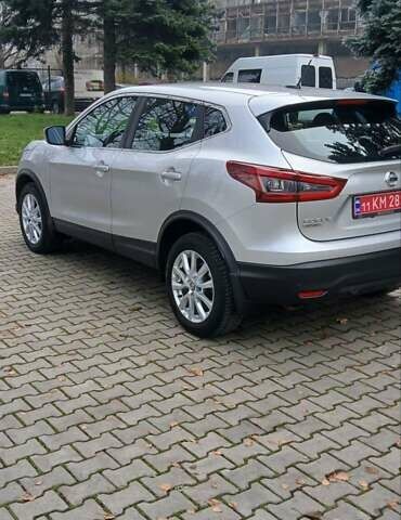 Серый Ниссан Rogue Sport, объемом двигателя 2 л и пробегом 35 тыс. км за 15950 $, фото 2 на Automoto.ua