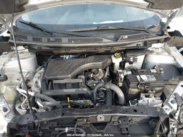 Серый Ниссан Rogue Sport, объемом двигателя 2 л и пробегом 128 тыс. км за 10800 $, фото 10 на Automoto.ua