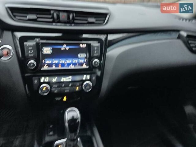 Серый Ниссан Rogue Sport, объемом двигателя 2 л и пробегом 70 тыс. км за 18200 $, фото 14 на Automoto.ua