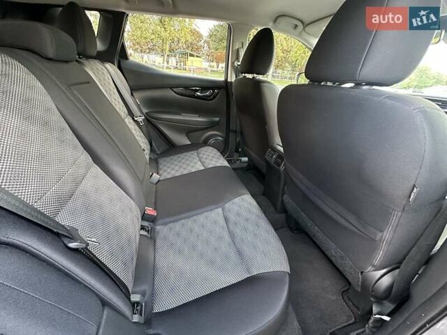 Серый Ниссан Rogue Sport, объемом двигателя 0 л и пробегом 15 тыс. км за 17500 $, фото 12 на Automoto.ua