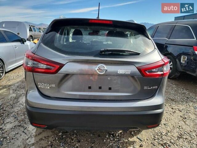 Серый Ниссан Rogue Sport, объемом двигателя 2 л и пробегом 64 тыс. км за 3000 $, фото 5 на Automoto.ua