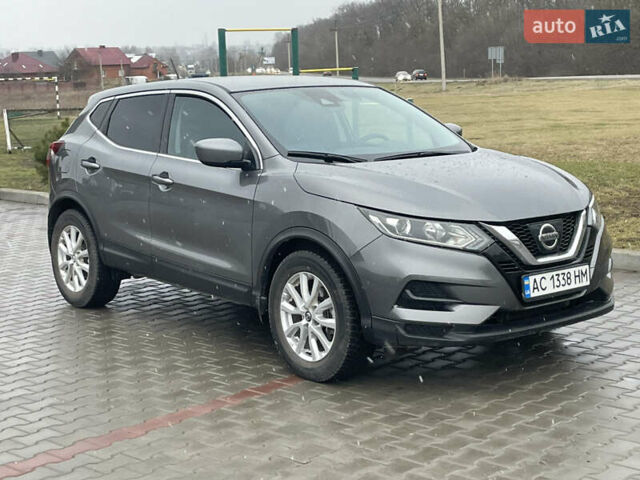 Серый Ниссан Rogue Sport, объемом двигателя 2 л и пробегом 28 тыс. км за 19000 $, фото 1 на Automoto.ua