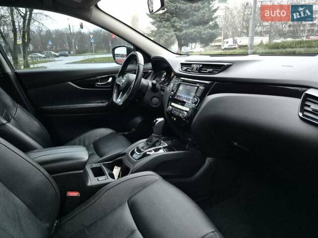 Серый Ниссан Rogue Sport, объемом двигателя 2 л и пробегом 70 тыс. км за 18200 $, фото 21 на Automoto.ua