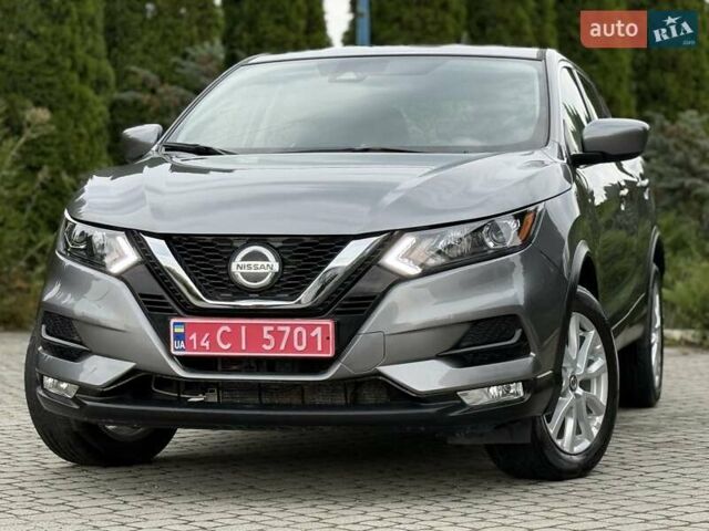 Серый Ниссан Rogue Sport, объемом двигателя 2 л и пробегом 93 тыс. км за 15300 $, фото 3 на Automoto.ua