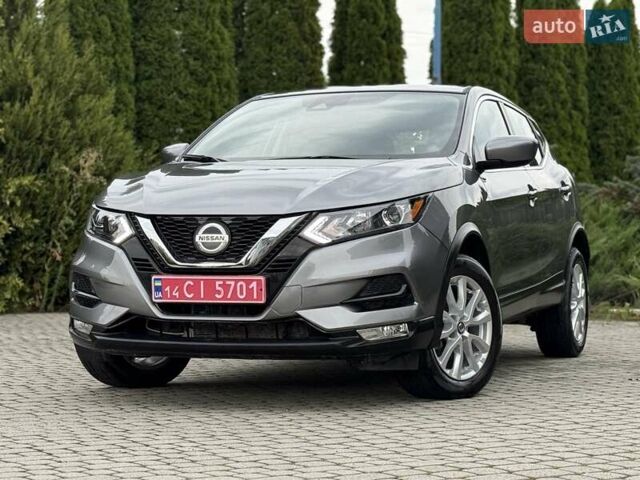 Серый Ниссан Rogue Sport, объемом двигателя 2 л и пробегом 93 тыс. км за 15300 $, фото 2 на Automoto.ua