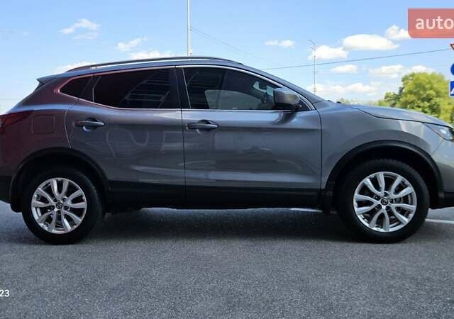 Серый Ниссан Rogue Sport, объемом двигателя 2 л и пробегом 99 тыс. км за 15999 $, фото 5 на Automoto.ua