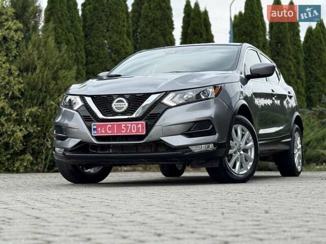 Серый Ниссан Rogue Sport, объемом двигателя 2 л и пробегом 93 тыс. км за 15300 $, фото 4 на Automoto.ua