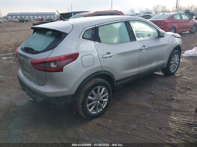 Серый Ниссан Rogue Sport, объемом двигателя 2 л и пробегом 128 тыс. км за 10800 $, фото 5 на Automoto.ua