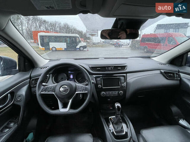 Серый Ниссан Rogue Sport, объемом двигателя 2 л и пробегом 28 тыс. км за 19000 $, фото 7 на Automoto.ua