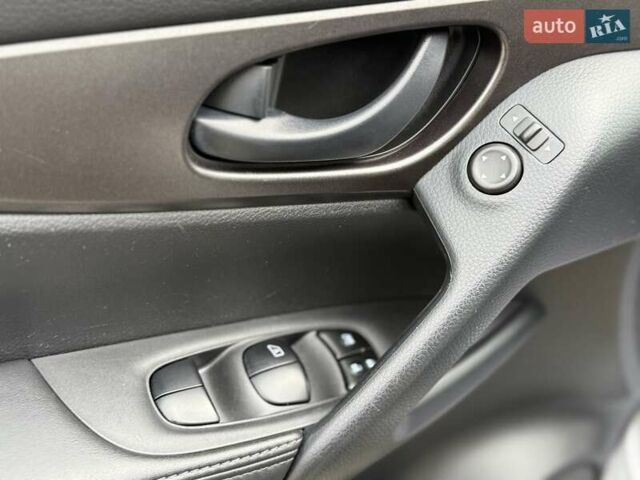 Серый Ниссан Rogue Sport, объемом двигателя 2 л и пробегом 93 тыс. км за 15300 $, фото 46 на Automoto.ua