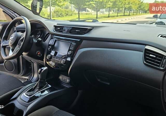 Серый Ниссан Rogue Sport, объемом двигателя 2 л и пробегом 99 тыс. км за 15999 $, фото 32 на Automoto.ua