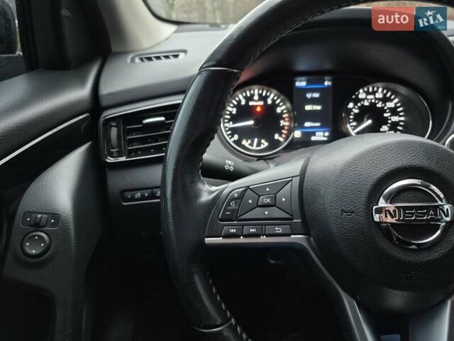 Серый Ниссан Rogue Sport, объемом двигателя 2 л и пробегом 70 тыс. км за 18200 $, фото 17 на Automoto.ua