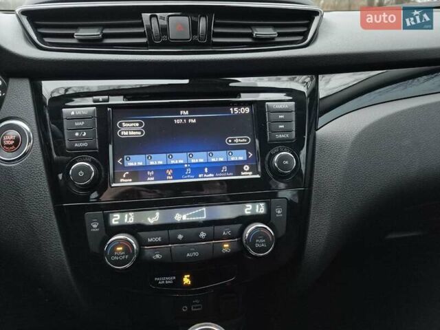 Серый Ниссан Rogue Sport, объемом двигателя 2 л и пробегом 70 тыс. км за 18200 $, фото 20 на Automoto.ua