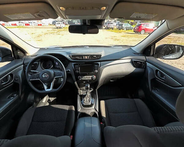 Серый Ниссан Rogue Sport, объемом двигателя 2 л и пробегом 53 тыс. км за 17799 $, фото 7 на Automoto.ua
