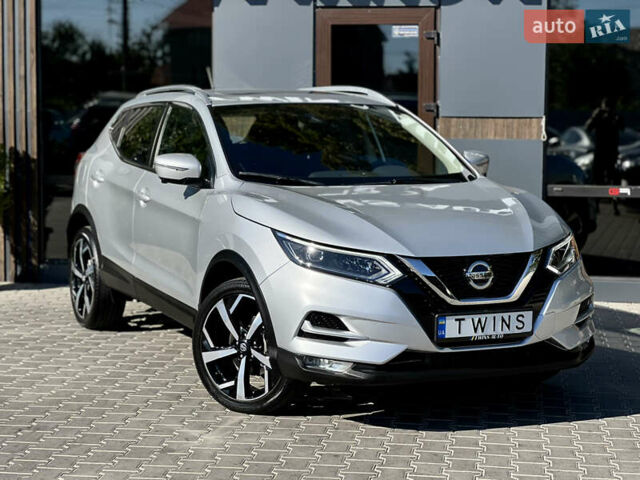 Серый Ниссан Rogue Sport, объемом двигателя 2 л и пробегом 37 тыс. км за 20900 $, фото 2 на Automoto.ua