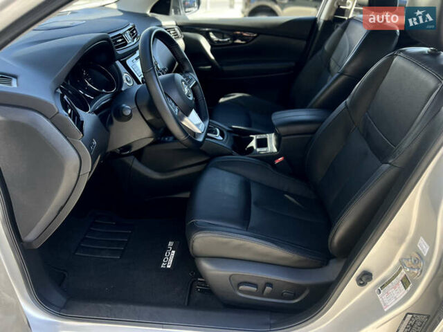 Серый Ниссан Rogue Sport, объемом двигателя 2 л и пробегом 37 тыс. км за 20900 $, фото 6 на Automoto.ua
