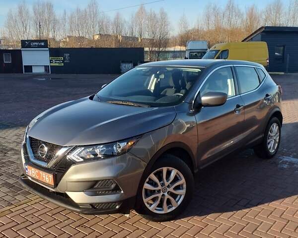 Серый Ниссан Rogue Sport, объемом двигателя 2 л и пробегом 99 тыс. км за 14950 $, фото 1 на Automoto.ua