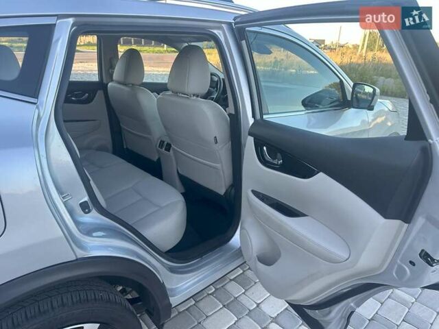 Серый Ниссан Rogue Sport, объемом двигателя 2 л и пробегом 39 тыс. км за 17500 $, фото 7 на Automoto.ua
