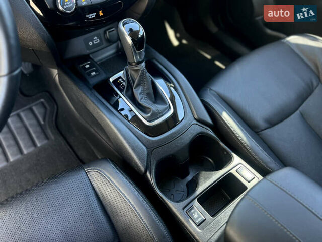 Серый Ниссан Rogue Sport, объемом двигателя 2 л и пробегом 37 тыс. км за 20900 $, фото 31 на Automoto.ua