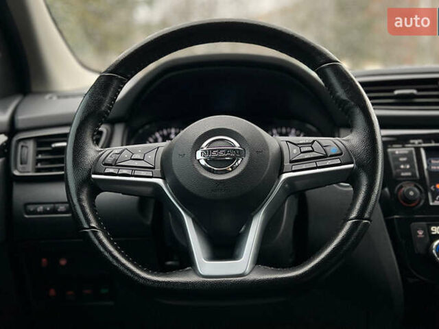 Серый Ниссан Rogue Sport, объемом двигателя 2 л и пробегом 73 тыс. км за 19750 $, фото 9 на Automoto.ua