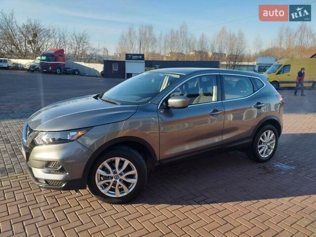 Серый Ниссан Rogue Sport, объемом двигателя 2 л и пробегом 99 тыс. км за 14950 $, фото 4 на Automoto.ua