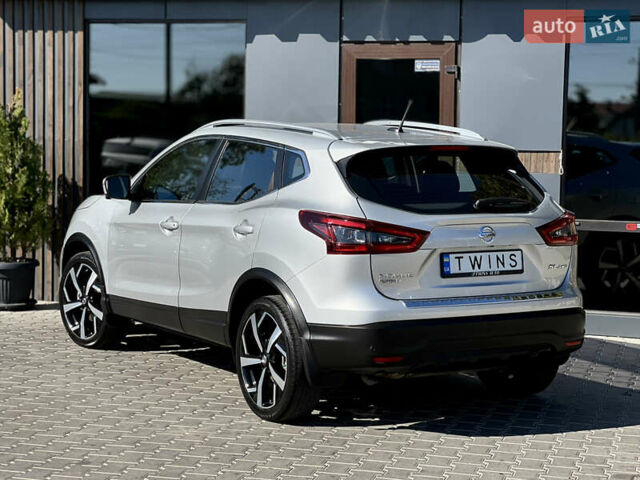 Серый Ниссан Rogue Sport, объемом двигателя 2 л и пробегом 37 тыс. км за 20900 $, фото 5 на Automoto.ua