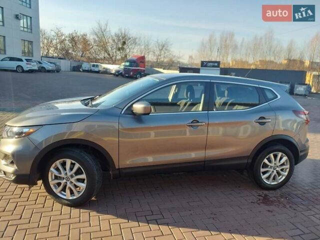 Серый Ниссан Rogue Sport, объемом двигателя 2 л и пробегом 99 тыс. км за 14950 $, фото 3 на Automoto.ua