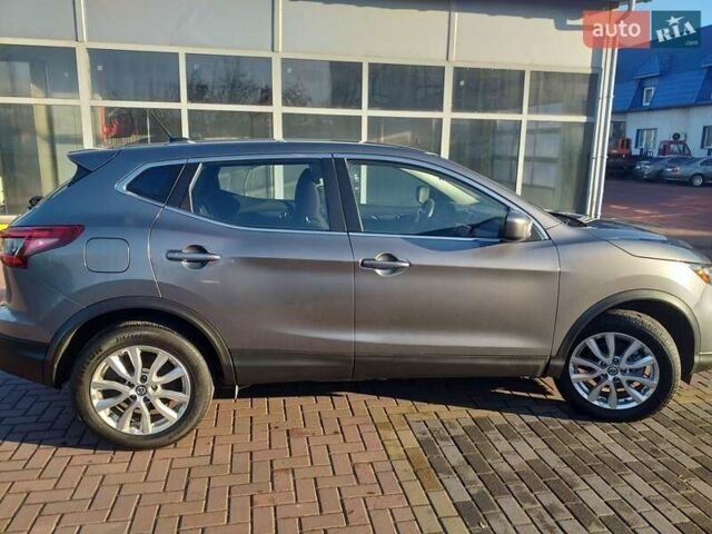 Серый Ниссан Rogue Sport, объемом двигателя 2 л и пробегом 99 тыс. км за 14950 $, фото 7 на Automoto.ua