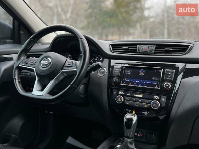 Серый Ниссан Rogue Sport, объемом двигателя 2 л и пробегом 73 тыс. км за 19750 $, фото 19 на Automoto.ua