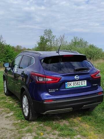 Синий Ниссан Rogue Sport, объемом двигателя 2 л и пробегом 167 тыс. км за 13900 $, фото 5 на Automoto.ua