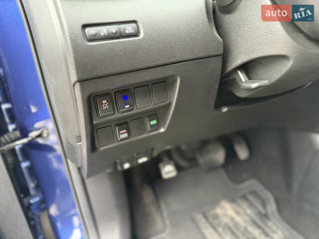 Синий Ниссан Rogue Sport, объемом двигателя 2 л и пробегом 72 тыс. км за 15288 $, фото 24 на Automoto.ua