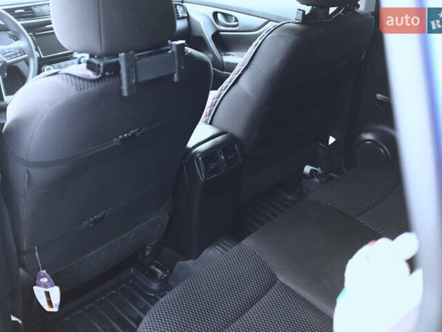 Синий Ниссан Rogue Sport, объемом двигателя 2 л и пробегом 160 тыс. км за 15000 $, фото 29 на Automoto.ua