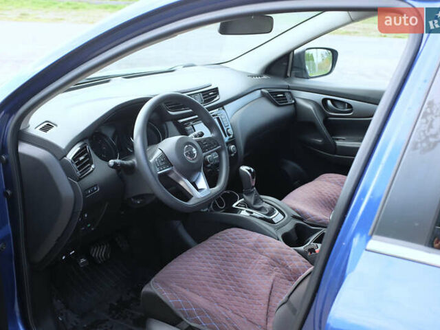 Синий Ниссан Rogue Sport, объемом двигателя 2 л и пробегом 160 тыс. км за 15000 $, фото 15 на Automoto.ua
