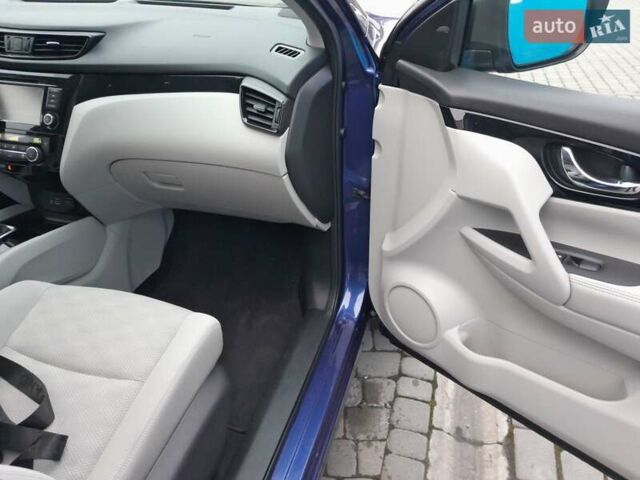 Синий Ниссан Rogue Sport, объемом двигателя 2 л и пробегом 84 тыс. км за 14999 $, фото 14 на Automoto.ua