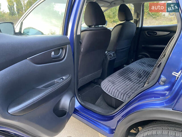 Синий Ниссан Rogue Sport, объемом двигателя 2 л и пробегом 135 тыс. км за 14999 $, фото 19 на Automoto.ua