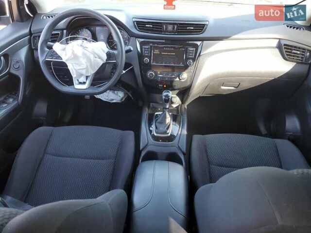 Синий Ниссан Rogue Sport, объемом двигателя 2 л и пробегом 88 тыс. км за 3000 $, фото 7 на Automoto.ua