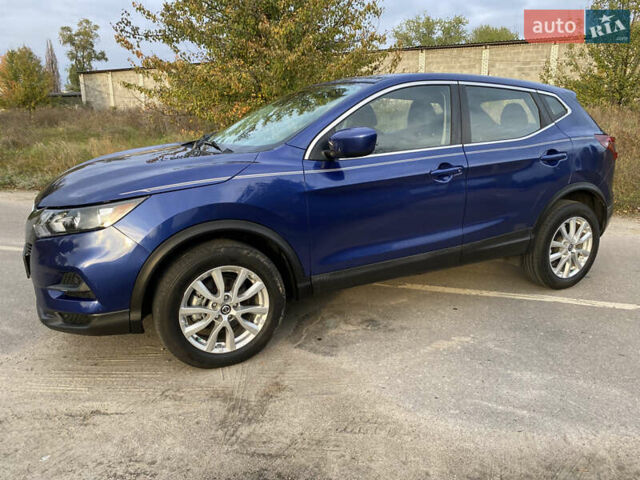 Синий Ниссан Rogue Sport, объемом двигателя 2 л и пробегом 135 тыс. км за 14999 $, фото 2 на Automoto.ua