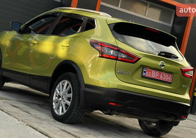 Зеленый Ниссан Rogue Sport, объемом двигателя 2 л и пробегом 32 тыс. км за 16800 $, фото 17 на Automoto.ua
