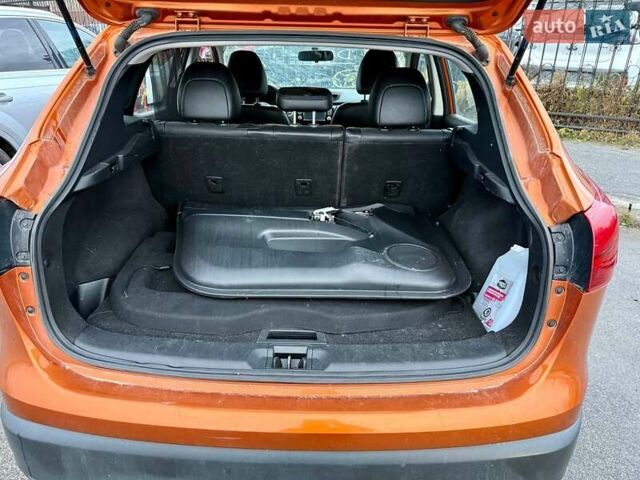 Помаранчевий Ніссан Rogue Sport, об'ємом двигуна 2 л та пробігом 110 тис. км за 10800 $, фото 5 на Automoto.ua