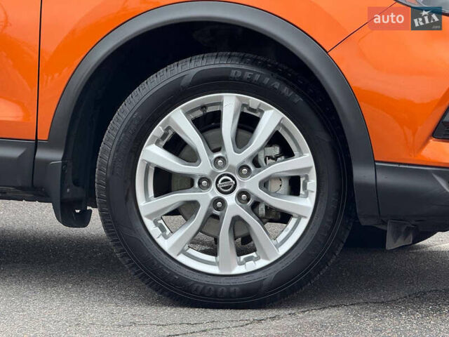Оранжевый Ниссан Rogue Sport, объемом двигателя 2 л и пробегом 83 тыс. км за 17900 $, фото 5 на Automoto.ua