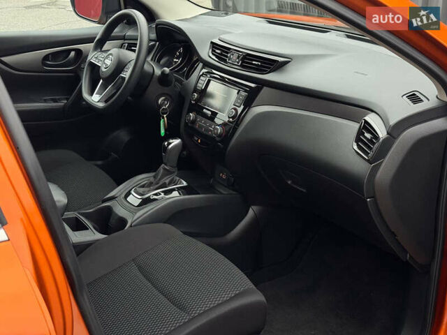 Оранжевый Ниссан Rogue Sport, объемом двигателя 2 л и пробегом 83 тыс. км за 17900 $, фото 33 на Automoto.ua