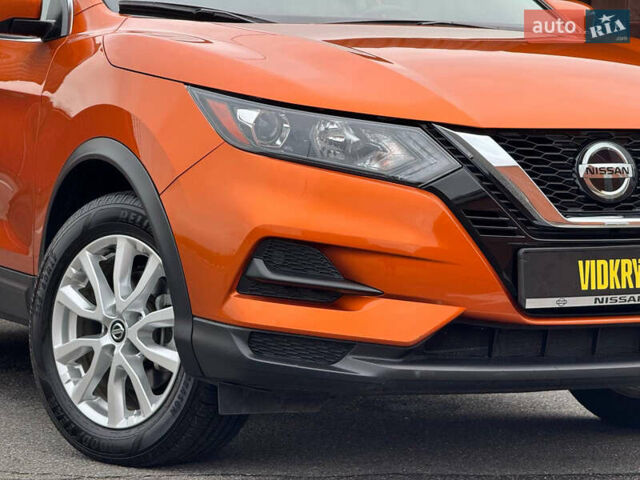 Оранжевый Ниссан Rogue Sport, объемом двигателя 2 л и пробегом 83 тыс. км за 17900 $, фото 6 на Automoto.ua