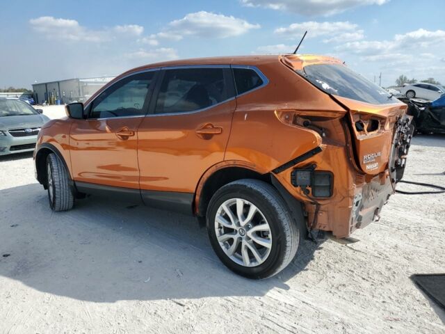 Оранжевый Ниссан Rogue Sport, объемом двигателя 2 л и пробегом 103 тыс. км за 12000 $, фото 3 на Automoto.ua