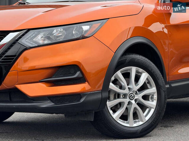 Оранжевый Ниссан Rogue Sport, объемом двигателя 2 л и пробегом 83 тыс. км за 17900 $, фото 2 на Automoto.ua